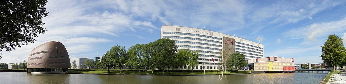 Widok budynków kampusu Zernike w Groningen w Holandii